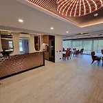 홀리데이파크 Reiu Centre *